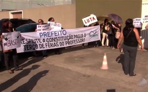 Professores de Itabuna protestam por atraso no pagamento das férias