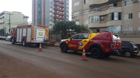 Bombeiros são acionados para verificar vazamento de gás em prédio na