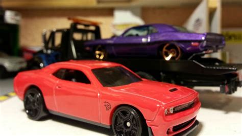 Hot Wheels Dodge Challenger 1970 Challenger Hellcat Atracción360