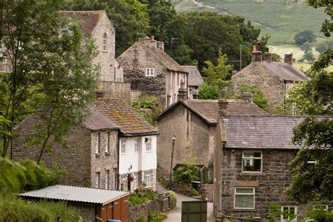 Travel Guide to Castleton | Visitor Information | Sykes Cottages