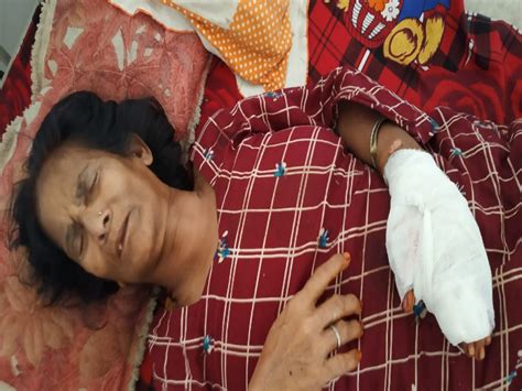 Finding Alone Beggars Attacked An Elderly Woman By Knife 100 Stitches On Hand Alone घर में