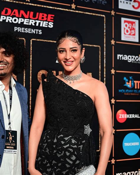 Shruthi Hassan In A Black Gown At SIIMA Awards 2023 Fashionworldhub