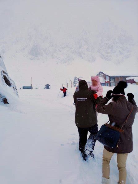 Gendarmes Asistieron A Familias Varadas En La Alta Montaña De Mendoza Noticias Mendoza