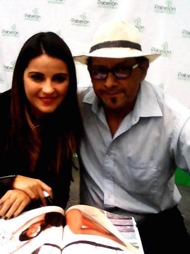 Maite Perroni Em Sess O De Aut Grafos Da Revista Open Na Cidade Do