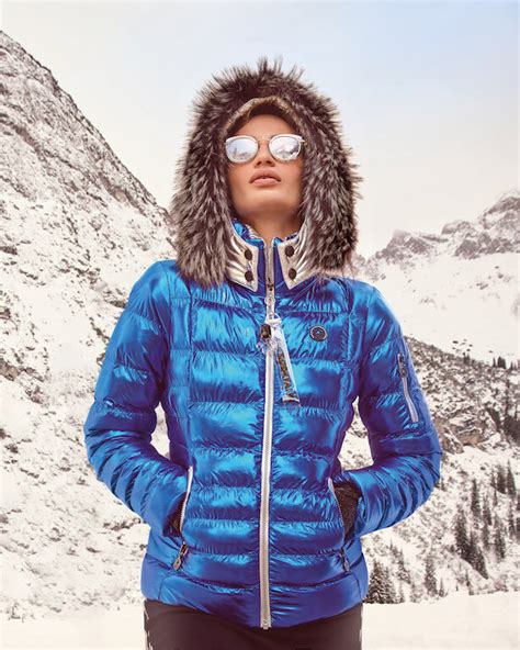 FASHION — PREMIUM Das Lifestyle + Luxus Magazin
