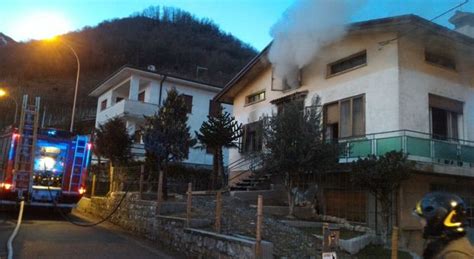 Violento Incendio La Casa Va A Fuoco Sfollata Una Famiglia