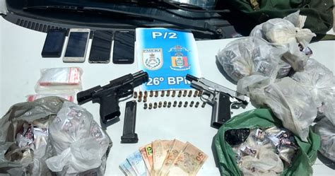 Pol Cia Apreende Armas E Drogas Dentro De Casa Em Petr Polis Rj Tr S