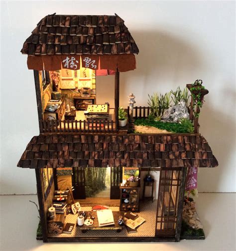 Artist Crafts Miniature Replicas Of Japanese Houses Filled With