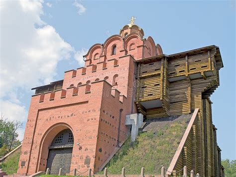 Facade Of Golden Gate In Kiev Ukraine At Dawn Stock Image Image Of