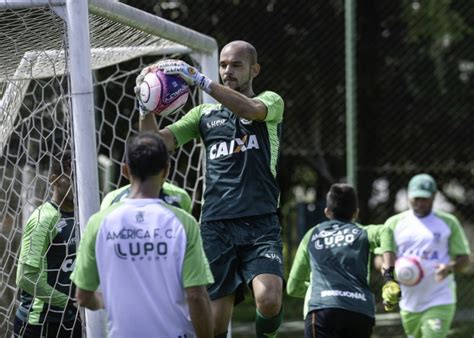 Goleiro E Zagueiro Desfalcam Am Rica Mg Por Causa De Les O Lance