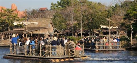 Tom Sawyer Island Rafts • Disneyland Tokyo • Disney Planetfr