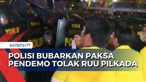 BREAKING NEWS Polisi Bubarkan Paksa Pendemo Tolak RUU Pilkada Di