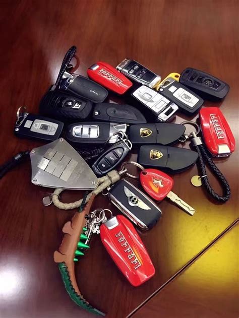 Many Different Types Of Car Keys On A Table