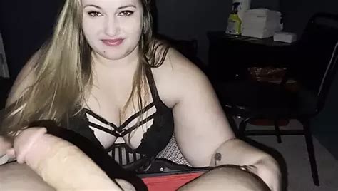 Une Femme Bbw Taille Une Pipe Profonde Et Avale Du Sperme Xhamster