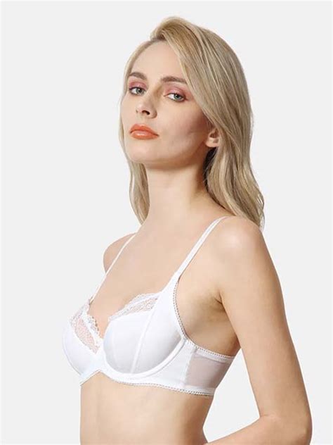Woman Lingerie And Athleisure Cotton Lace Tipped Antibacterial Bra