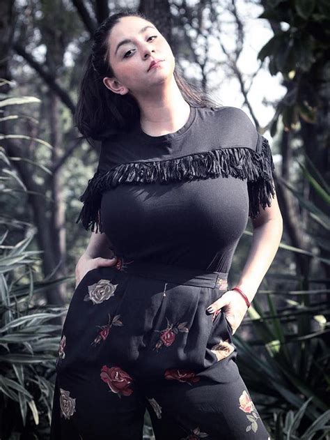 Cute Latina Undercover Goth Heavy Women Style Fashion Gothic Swag