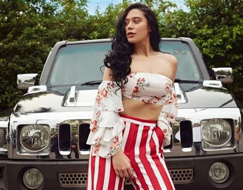 Tiger Shroff S Sister Krishna Jackie Shroff S Bikini Pictures Are Talk Of The Town