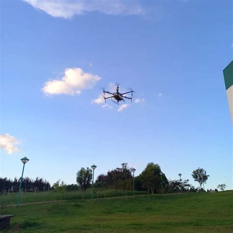 LS UFFS promove aula prática de uso de drone na agricultura Radio