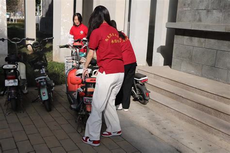 学习强国平台报道关于我院掀起学雷锋志愿服务热潮书写新时代雷锋故事相关事迹 马克思主义学院