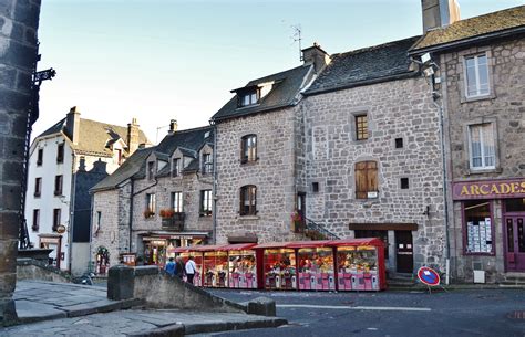 Photo à Besse-et-Saint-Anastaise (63610) : - Besse-et-Saint-Anastaise ...