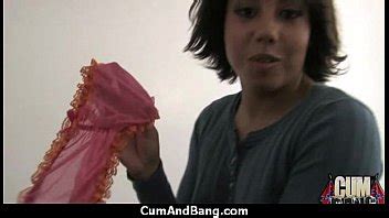 Un poussin noir se fait défoncer par un groupe de mecs blancs XVIDEOS