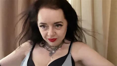 Horny And Hot Mistress Lara Plays With Her Boobs Dressed In Luxury Outfit Xhamster