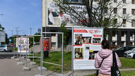 W Gdańsku zatrzymano sprawców zniszczenia wystawy o Janie Pawle II