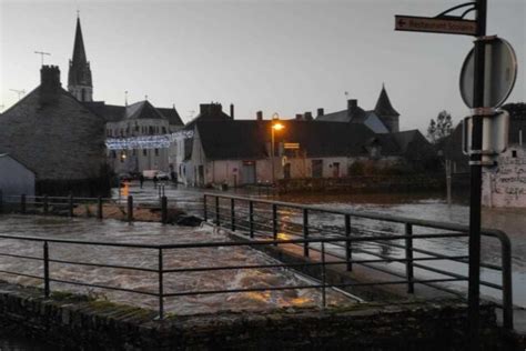 Inondations Saffr L Eau Monte Des Habitants Relog S