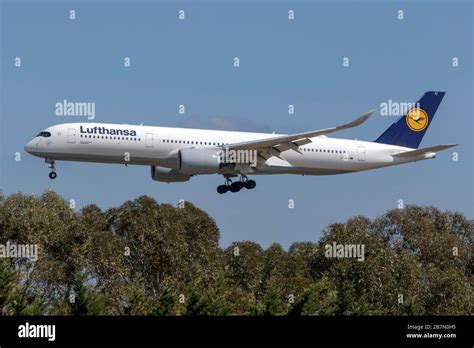 Lufthansa Old Livery Hi Res Stock Photography And Images Alamy