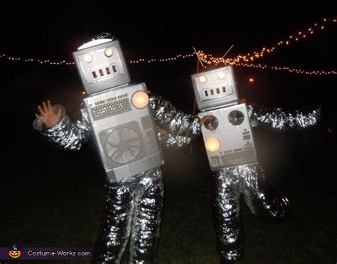 Robots Couple S Diy Halloween Costume Original Diy Costumes