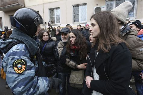 Fotos Integrantes do Pussy Riot são detidas em novo protesto em Moscou