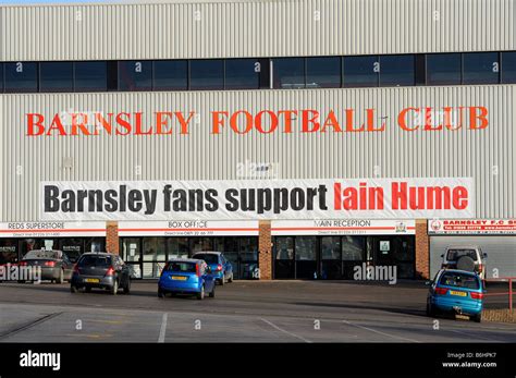 Barnsley fc hi-res stock photography and images - Alamy