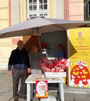 In Piazza De Ferrari tornano le uova di Pasqua piene di solidarietà