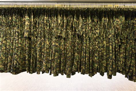 Swiss army members to receive uniforms made abroad - SWI swissinfo.ch