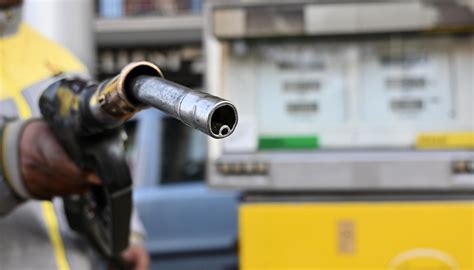 Benzina Superati I Euro Anche In Citt Allarme Rialzi