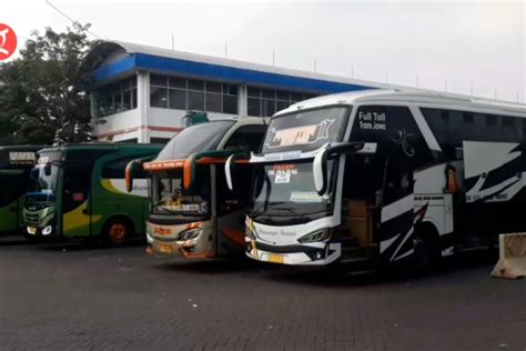 Bus Berbagai Jurusan Di Terminal Purabaya Terapkan Penyesuaian Tarif