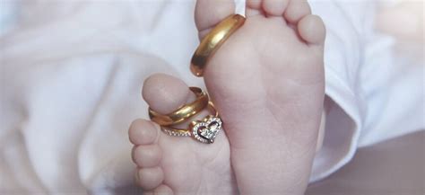 Что подарить жене на рождение ребенка? - OhMyPresent