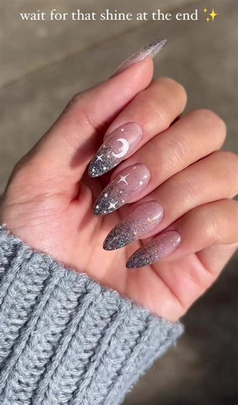 Uñas de galaxia la tendencia de manicura que querrás llevar en otoño e