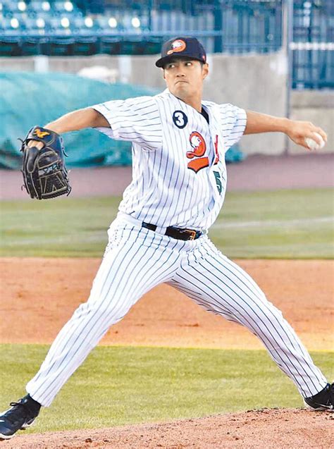 棒球》隊友幫倒忙 陳偉殷勝投飛了 運動天地 中國時報