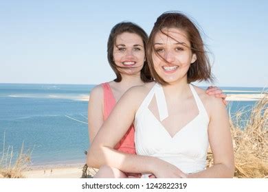 Cute Girls On Beach Lesbian Lgbt Foto De Stock Shutterstock