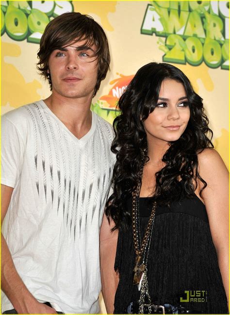 Full Sized Photo of zac efron vanessa hudgens kids choice awards 11 | Zac Efron & Vanessa ...