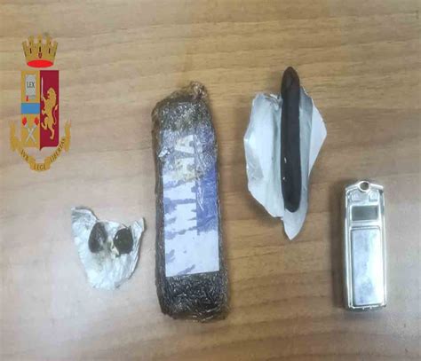 Tenta Di Disfarsi Della Droga Arrestato 61enne CosmoPolis