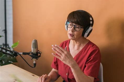 Premium Photo Mature Woman Making Podcast Recording For Her Online