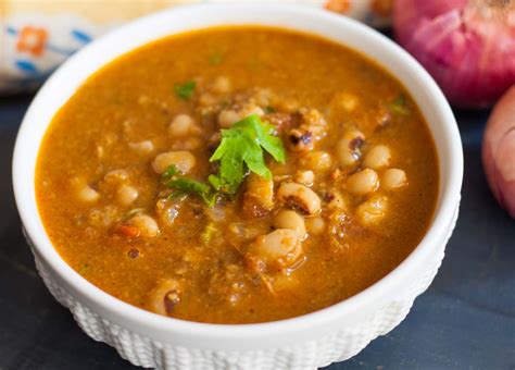 Maharashtrian Chavali Chi Usal Recipe Black Eyed Peas Curry Incriediableindia