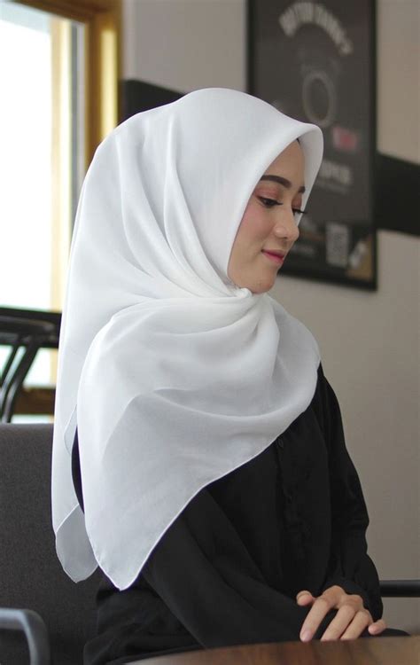 Bella Square Hijab Putih Ootd Jilbab Putih Segi Empat Gaya Jilbab