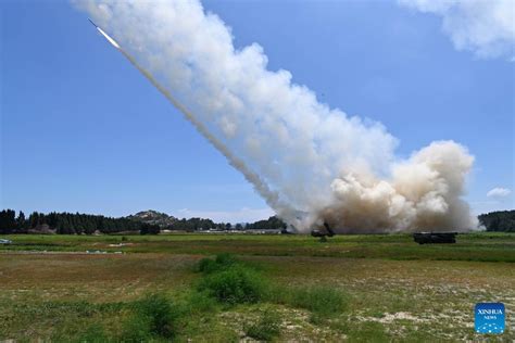 Chinas Armee führt militärische Übungen mit scharfer Munition um