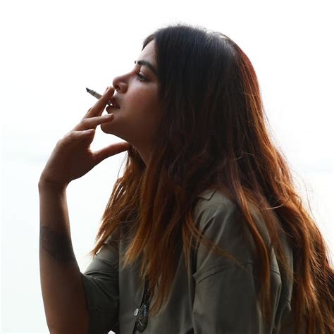 High fashion look glamour élégant adulte lingerie chaude sexy souriante belle voyageuse d humeur