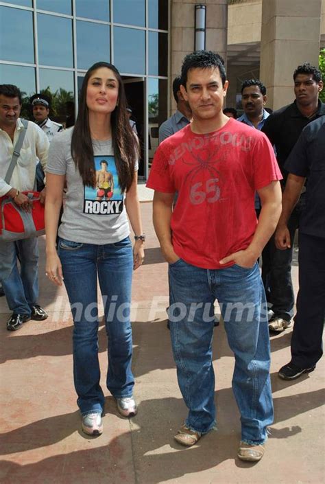 Kareena Kapoor and Aamir Khan at 3 Idiots Press Meet with New Song ...