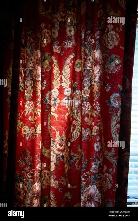 Floral curtains hi-res stock photography and images - Alamy