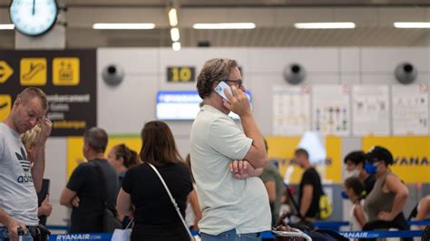 41 Retrasos En Son Sant Joan Por La Huelga De Ryanair Mallorcadiario